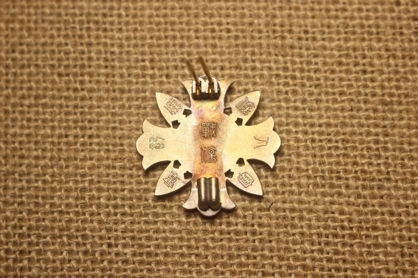 2026.4.11苏、日主题拍卖 军人伤痍章，战伤，银质镀金局部珐琅，轻微佩戴痕迹，珐琅轻微磕碰痕迹