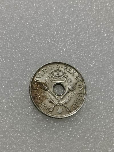 天下钱庄专场欢迎参拍 - 新几内亚中孔银币