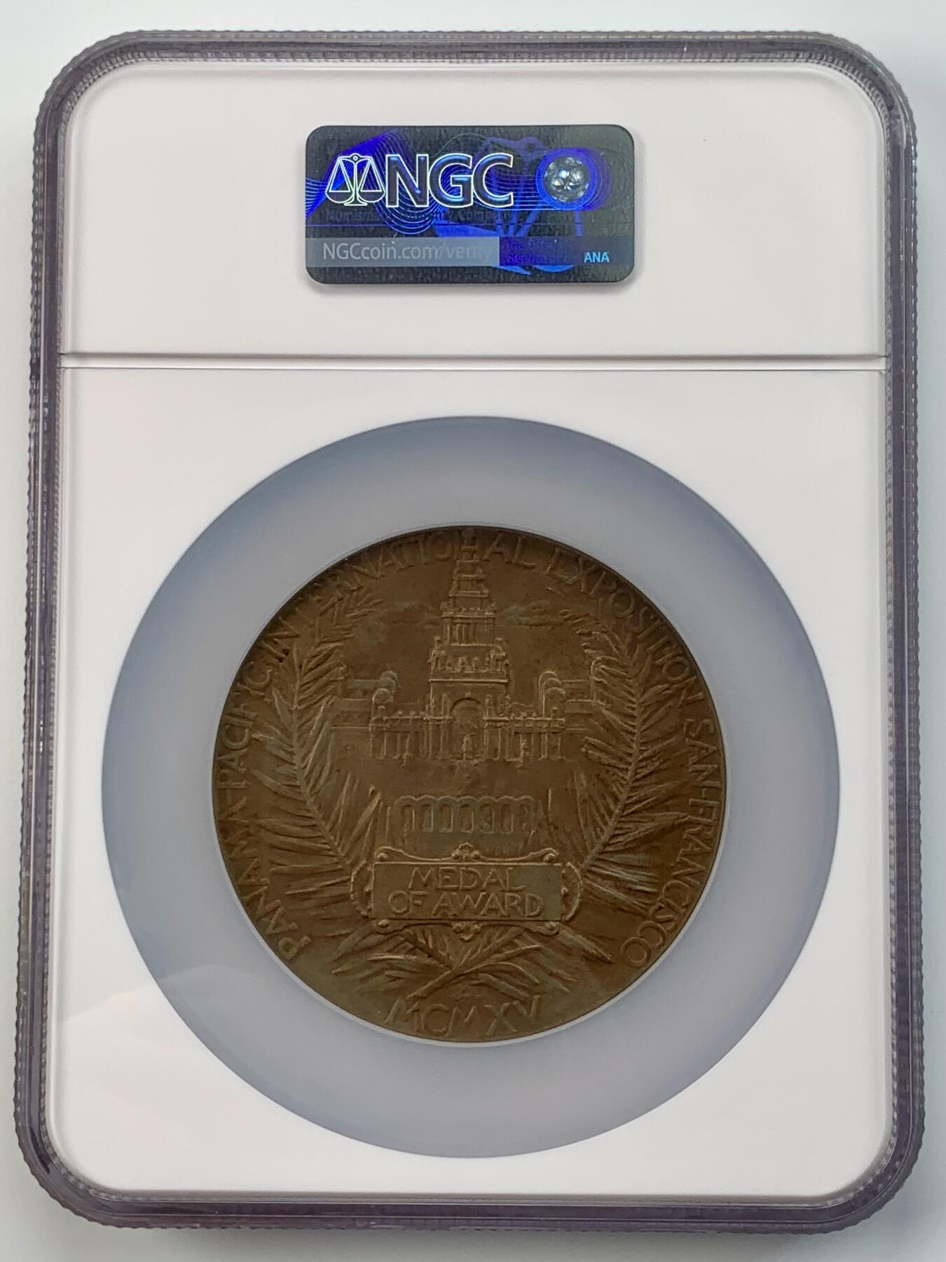 掌中浮雕-藏着的欧洲第057场 NGC MS62 : 1915年巴拿马世博会纪念铜章，70mm，末图引自中国山东烟台张裕葡萄酒博物馆墙图。张裕葡萄酒荣获1915年巴拿马世博会金奖。