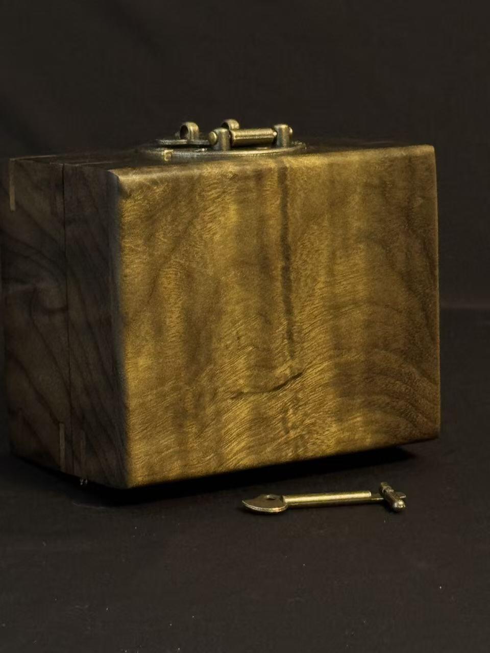 零元拍：精工手做金丝楠阴沉木满水波满纹满金丝首饰盒/品香盒，尺寸：100.5/79.5/61MM。