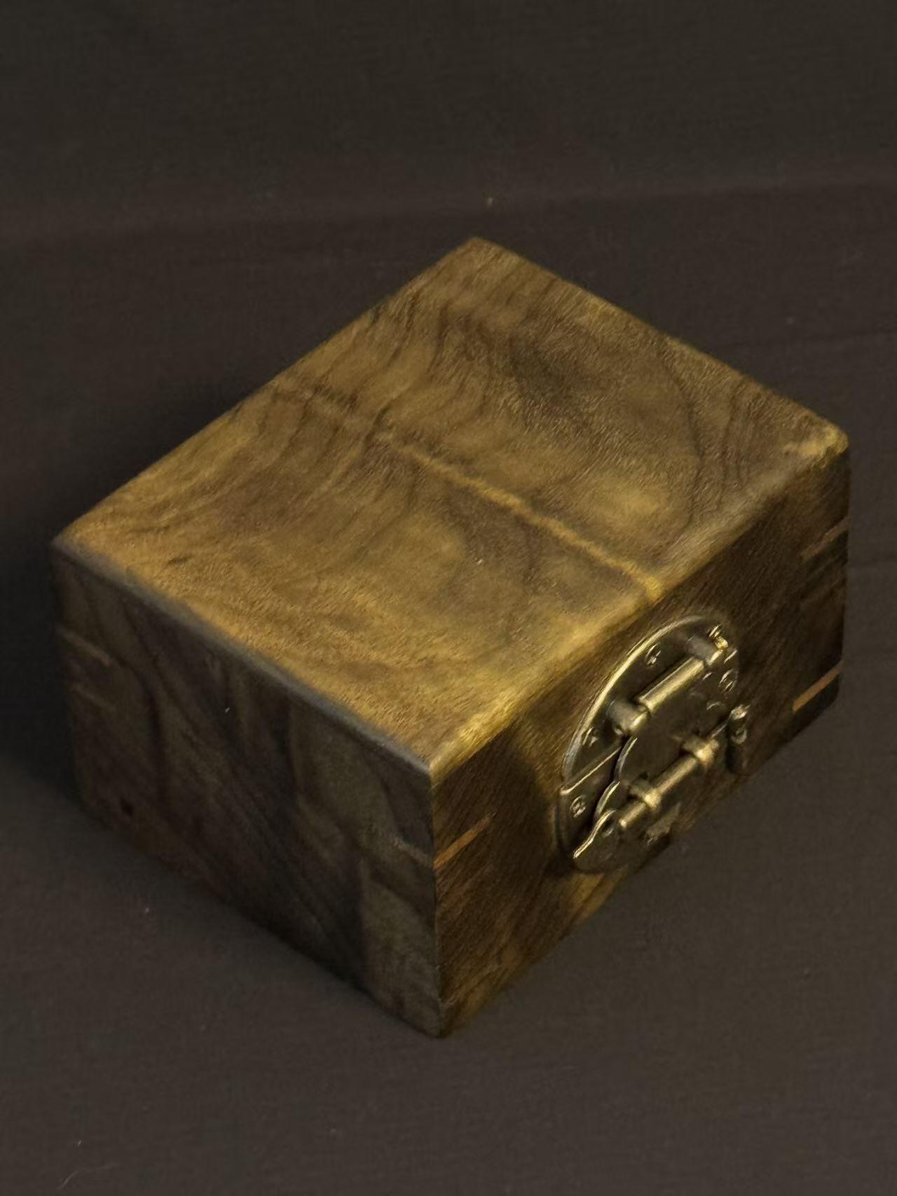 零元拍：精工手做金丝楠阴沉木满水波满纹满金丝首饰盒/品香盒，尺寸：100.5/79.5/61MM。