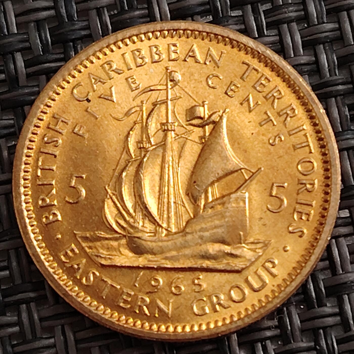 布加迪🐬～世界钱币(上海)🌾第 288 期 /  各国套币和散币 东加勒比国家 1965年 5分