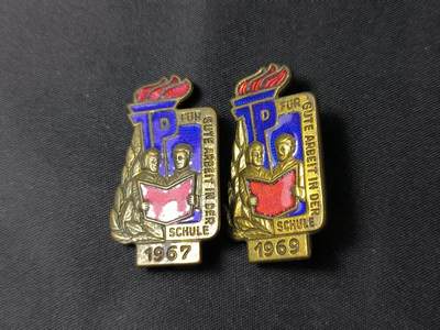 云宸嘉赏-勋臻佳藏四月精品甄选场次（低佣 一元一手） - 民主德国先锋队优秀学业证章 早期热珐琅版一对