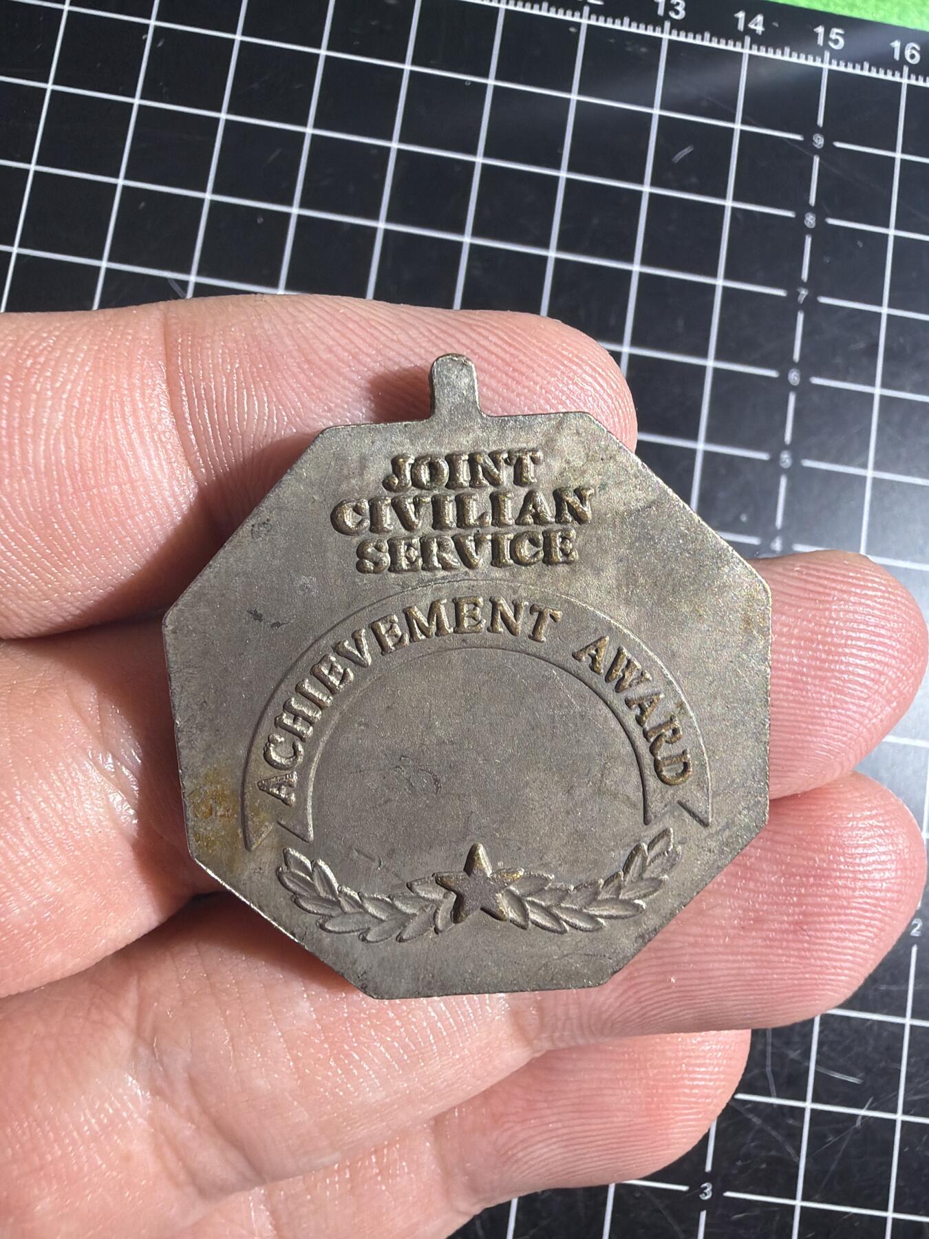 古冰库章牌勋赏收藏0起拍卖 美国国防部（U.S. Department of Defense）颁发的“联合文职服务成就奖章”