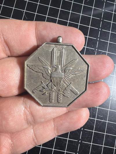 古冰库章牌勋赏收藏0起拍卖 - 美国国防部（U.S. Department of Defense）颁发的“联合文职服务成就奖章”