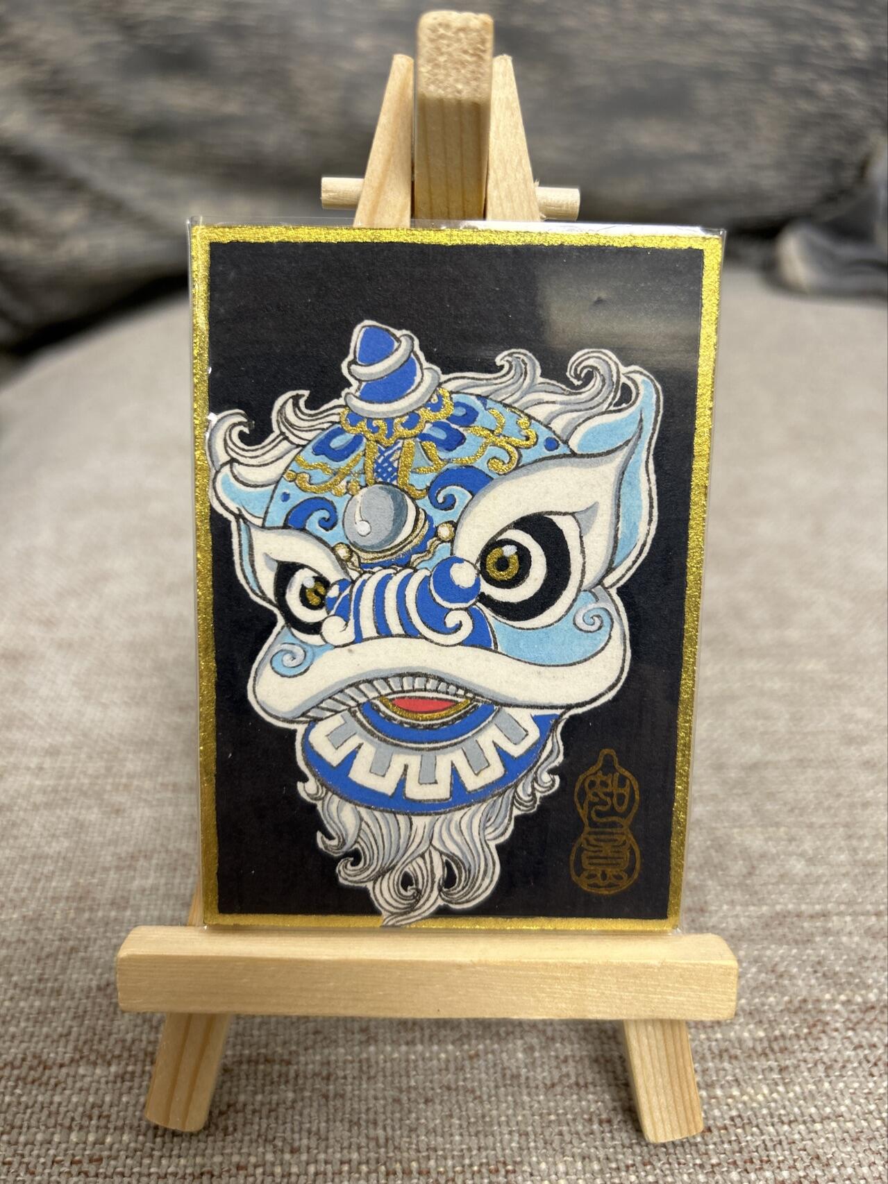 喜灰玩卡拍卖第七期，接拍品0佣金，欢迎送拍，释放现金流，让自己有资金可以购买更多喜欢的卡牌，让别的卡友能淘到更多心仪的卡牌 【手绘】风云三尺剑老师绘  如意 醒狮 国标卡尺寸