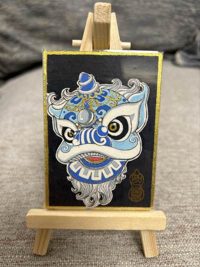 喜灰玩卡拍卖第七期，接拍品0佣金，欢迎送拍，释放现金流，让自己有资金可以购买更多喜欢的卡牌，让别的卡友能淘到更多心仪的卡牌 - 【手绘】风云三尺剑老师绘  如意 醒狮 国标卡尺寸