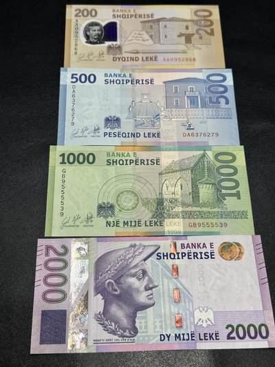 《外钞收藏家》第六百二十五期（精选场）（长期征集拍品、欢迎藏友们联系合作） - 2022年阿尔巴尼亚200-1000列克 4张一起 全新UNC 全部是首发冠