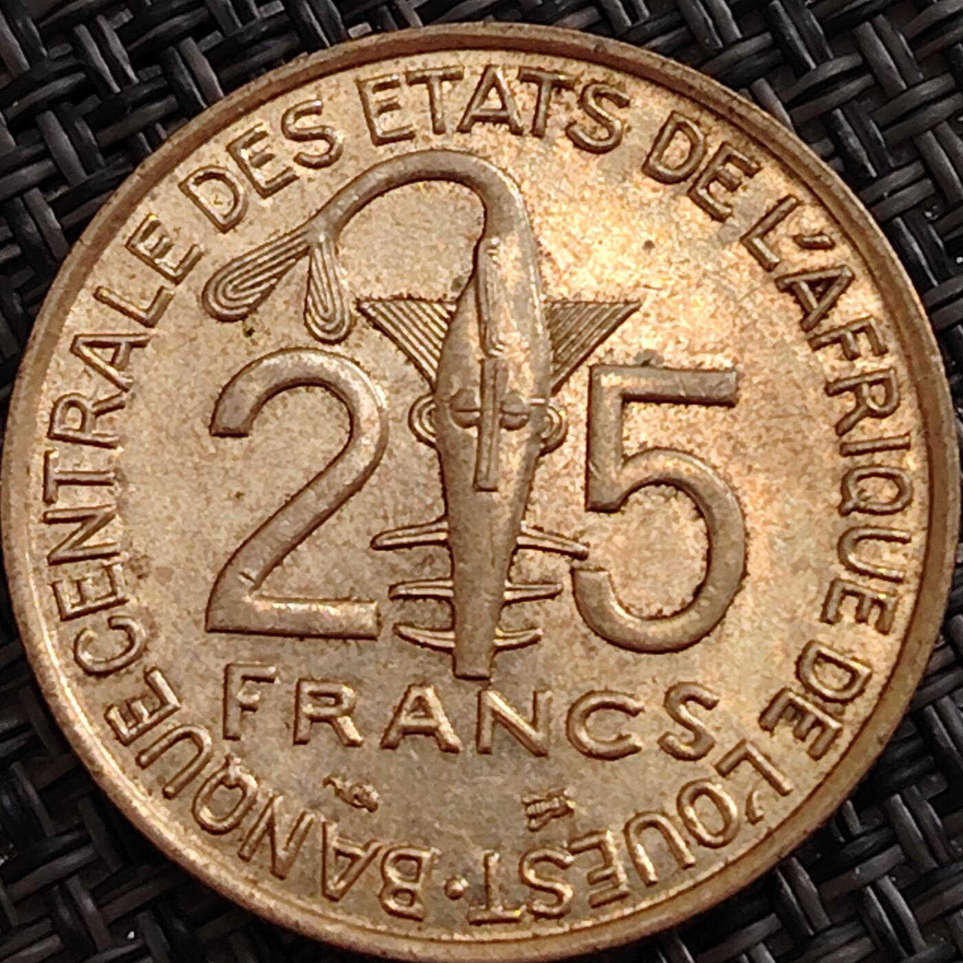 布加迪🐬～世界钱币(上海)🌾第 288 期 /  各国套币和散币 西非 1997年 25法郎黄铜硬币 27mm