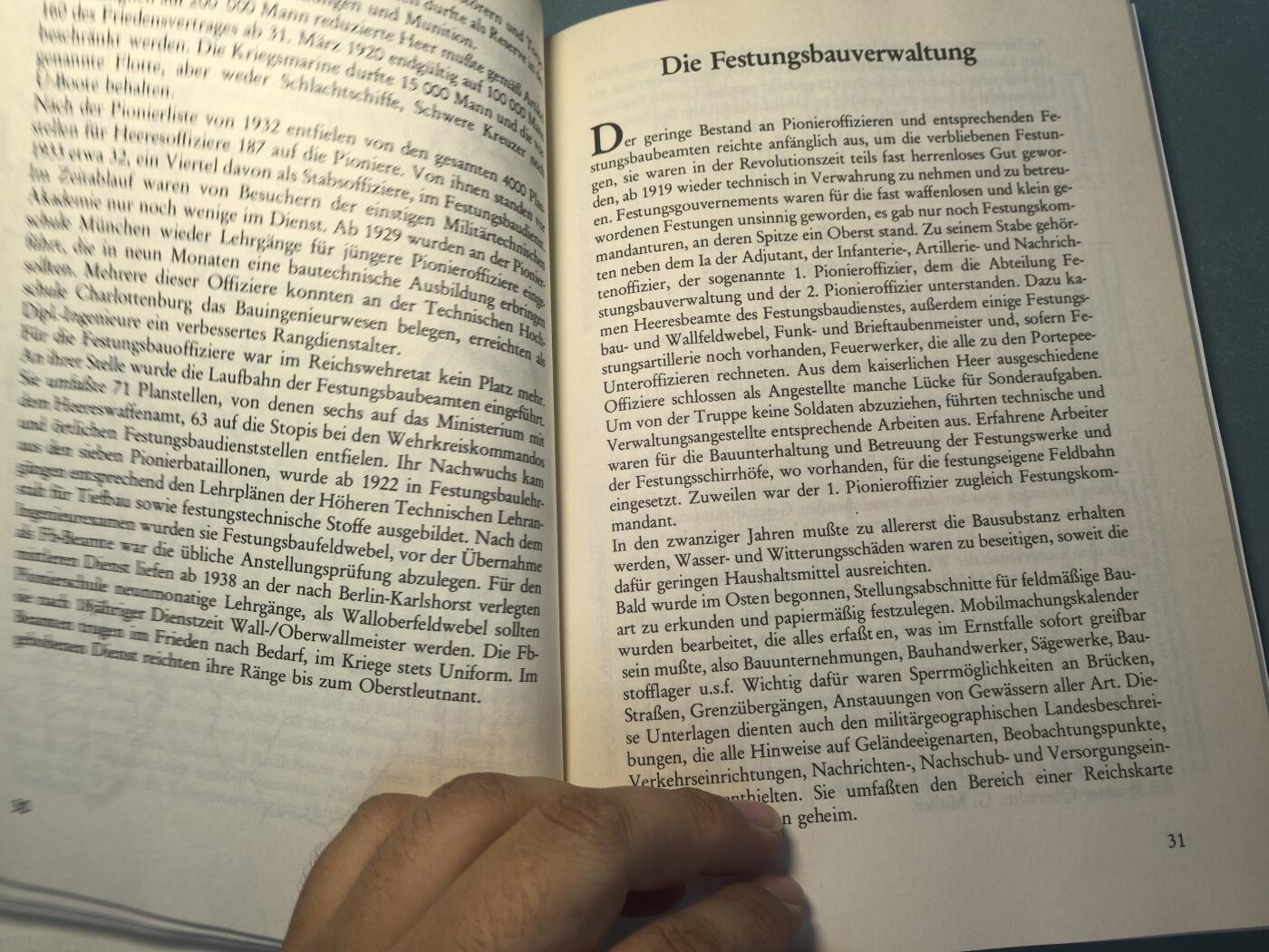 盛世勋华——号角文化勋章邮票专场拍卖第313期 德文军事历史文献 《要塞工兵、工程兵团、工兵部队：德国的防御工事建造》 记录了从20世纪初到1945年战败期间，德军从波罗的海的梅梅尔（Memel）防线一直部署到西部大西洋壁垒（Atlantikwall）的各类防御工事、碉堡建筑与工程技术历史 