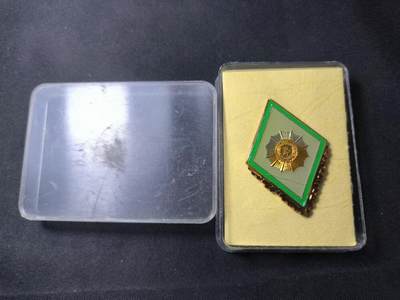云宸嘉赏-勋臻佳藏四月精品甄选场次（低佣 一元一手） - 民主德国内务部高等晶G学院校徽 早期铜珐琅转轮版本带原盒 学习苏联的校徽为菱形