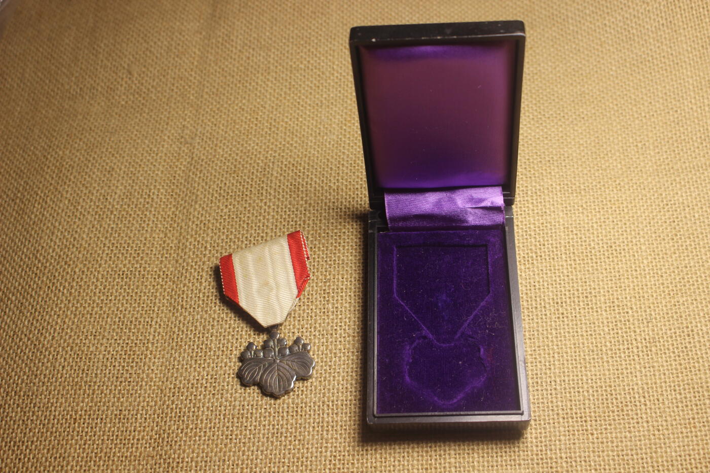 2026.4.11苏、日主题拍卖 八等白叶章，战后式样，银质，轻微佩戴痕迹