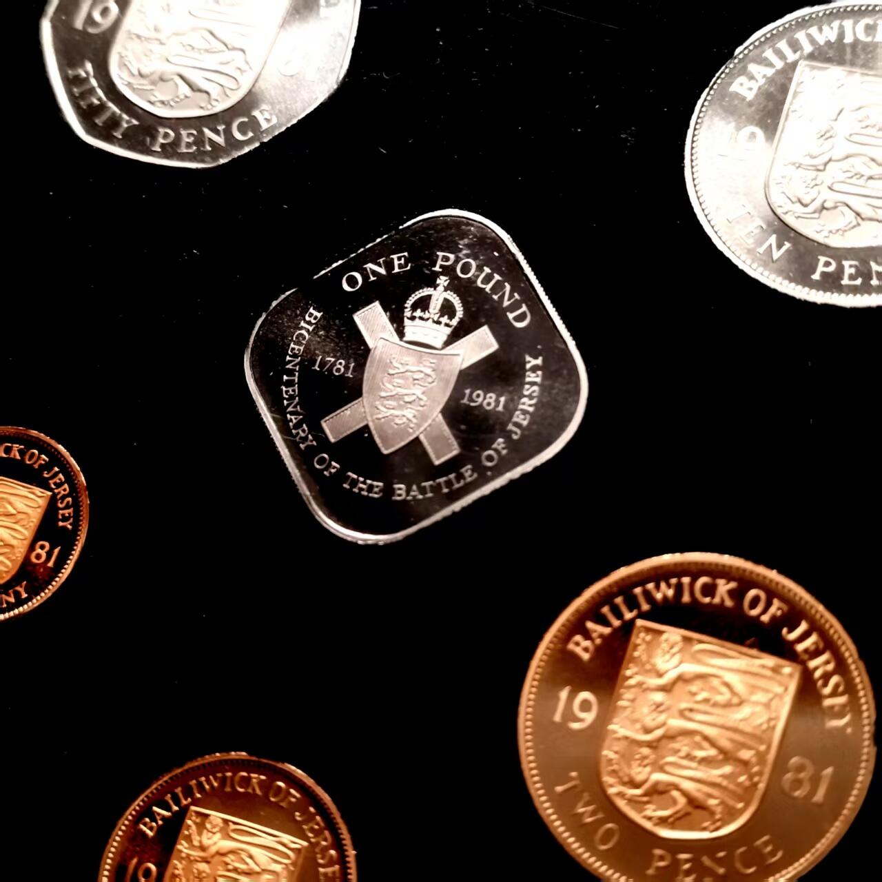 长老汇马年精选第十六场拍卖 泽西岛1981年7枚套精制套币，含黑斯廷斯战役菱形精制纪念币，盒证齐全，盒装少见