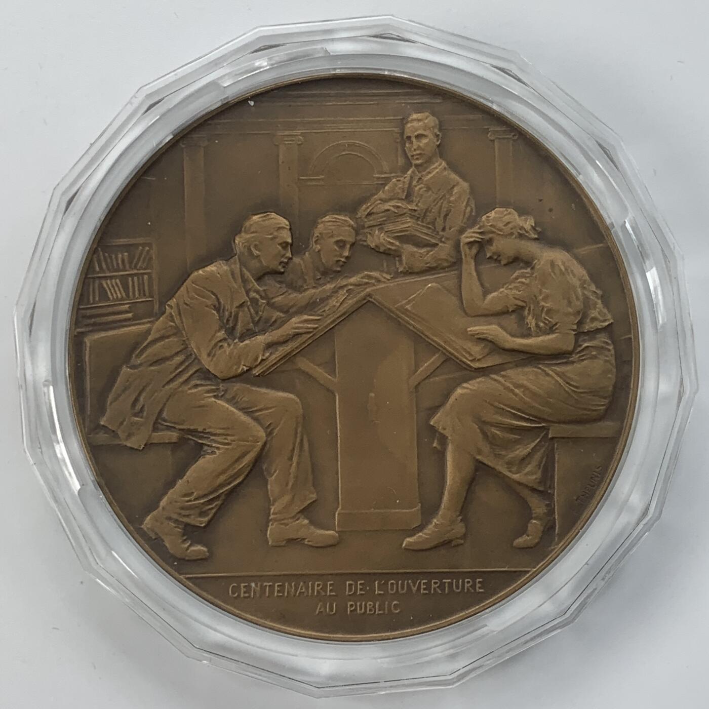 掌中浮雕-藏着的欧洲第057场 1940年比利时皇家图书馆公众开放一百周年纪念铜章，70mm；  比利时艺术勋章之友#69——Centenary of the openingof the royallibrary to the public  雕刻家：Pierre Theunis   