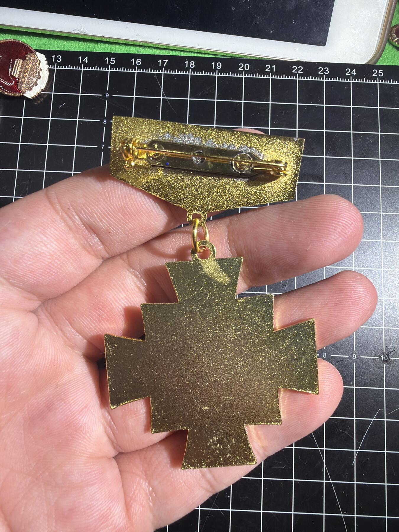 古冰库章牌勋赏收藏0起拍卖 合金徽章一个