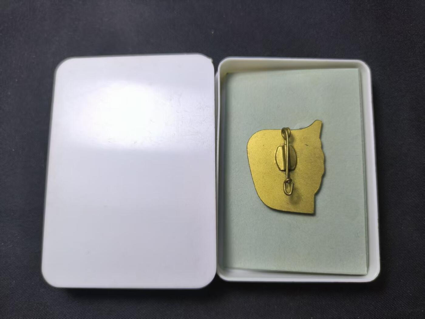 云宸嘉赏-勋臻佳藏四月精品甄选场次（低佣 一元一手） 民主德国青年探险家证章带原盒 早期版本