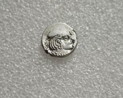 瓶子🏺第236期拍卖会 -  公元395年 西萨特拉普王朝（西郡太守）古印度西萨特拉普王朝（Western Kshatrapas）的小型银币，俗称“西郡太守银币”，属于丝绸之路沿线的重要货币类型