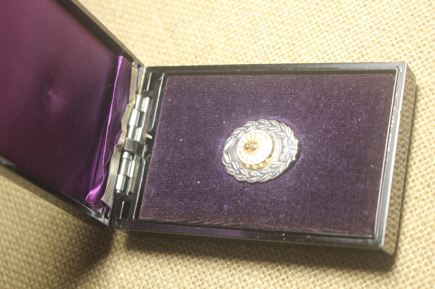 2026.4.11苏、日主题拍卖 国有铁路功绩章，战后式样，银质镀金局部珐琅，近库存品相