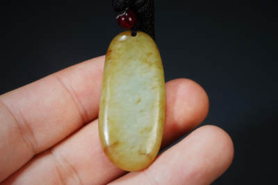 上海都达杂项专场102【全场包邮】  天然和田玉精雕《祝福》挂件 附鉴定证书96-33