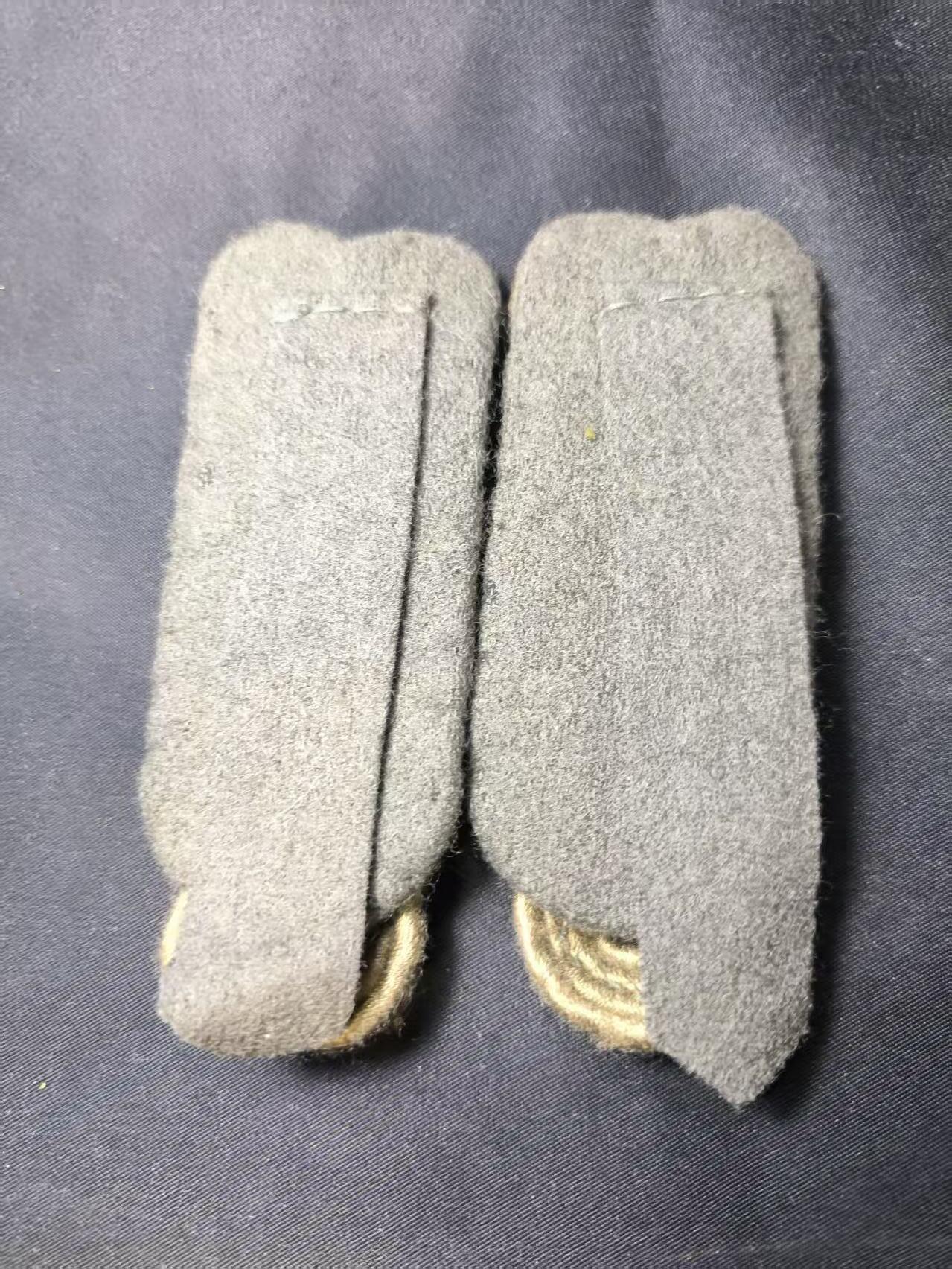 云宸嘉赏-勋臻佳藏四月精品甄选场次（低佣 一元一手） 民主德国人民军野战校官肩章