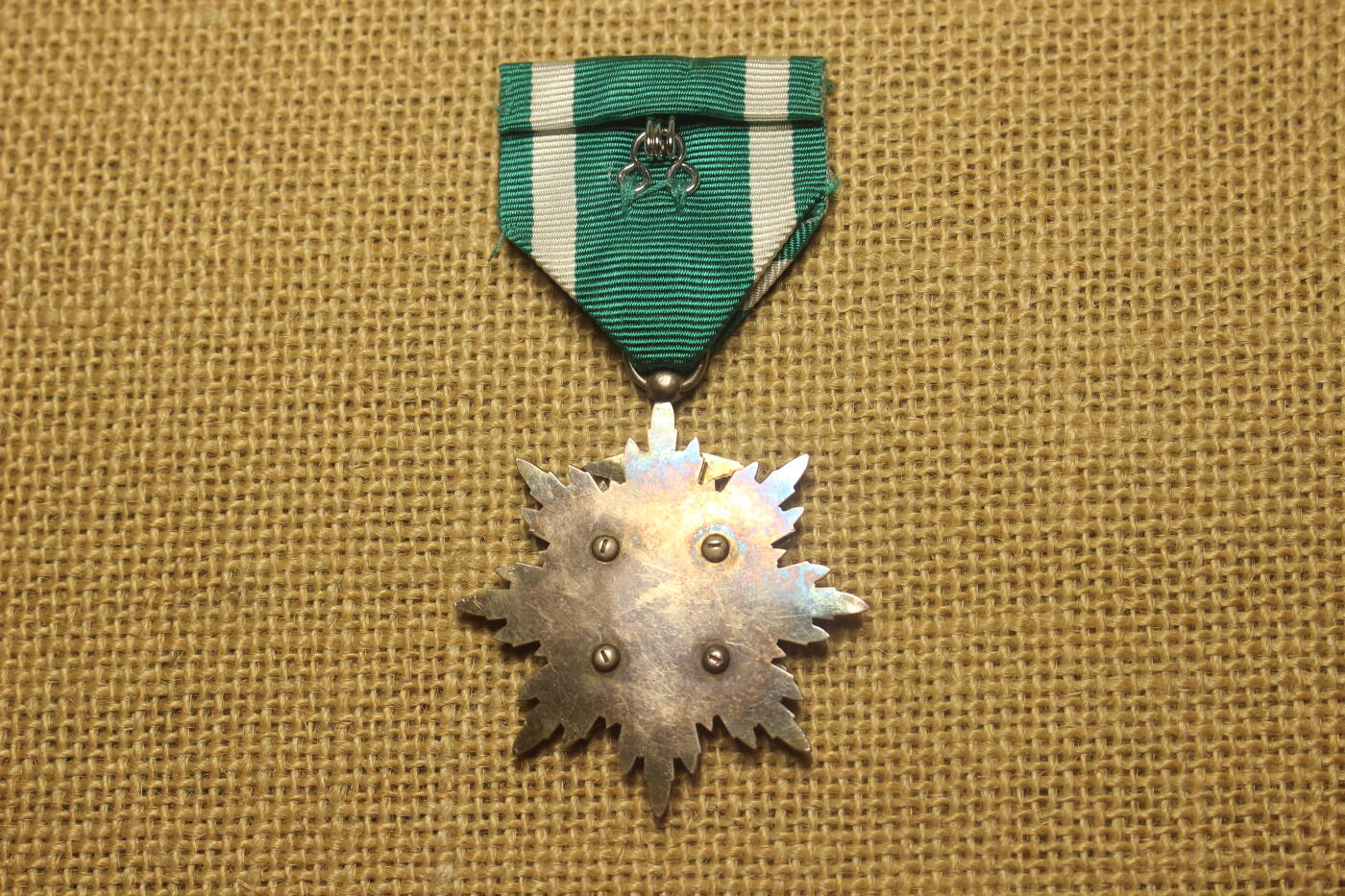 2026.4.11苏、日主题拍卖 五等金鵄章，昭和早式样，银质镀金，局部珐琅，日常佩戴品相，九点十二点方向红色珐琅修补，上挂仿品