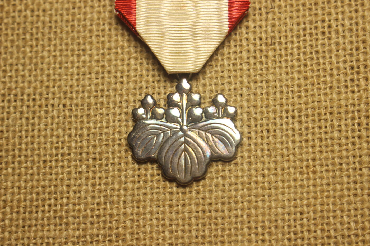 2026.4.11苏、日主题拍卖 八等白叶章，战后式样，银质，轻微佩戴痕迹