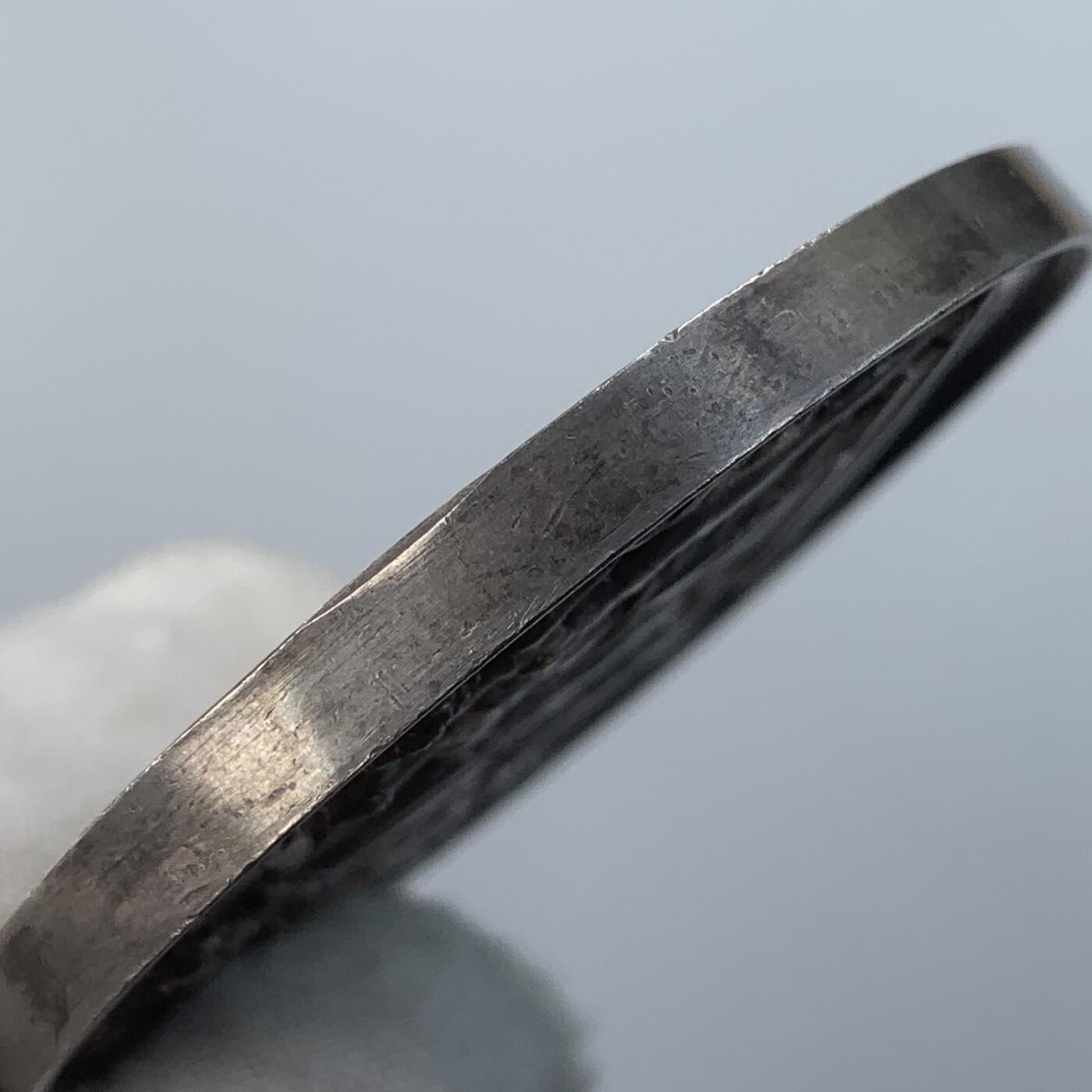 掌中浮雕-藏着的欧洲第057场 1845年法国奥尔良王朝众议院议员银质奖章，此奖章为法国众议院在每一届议会开幕时颁发，最早作为议员身份证明，后来成为惯例作为纪念发放。正面为法国国王路易.菲利普，52mm，73.5g，船首边铭，原铸