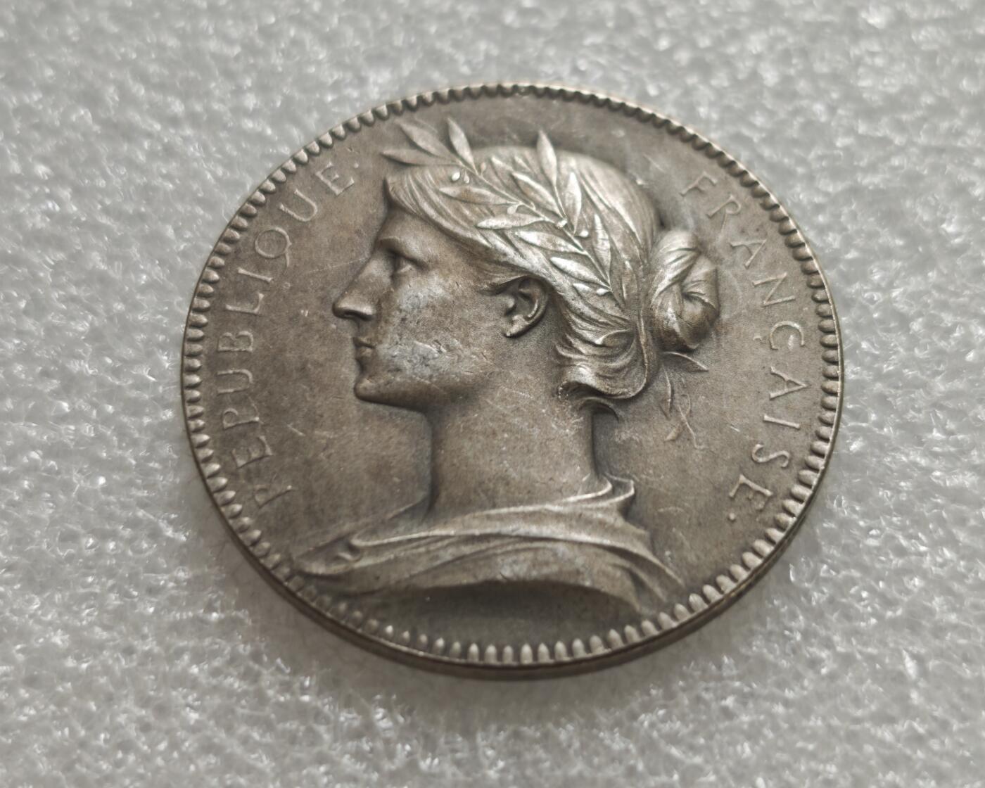 瓶子🏺第236期拍卖会  法国巴黎公证人协会（Compagnie des Notaires de Paris）发行的银质纪念章/代币（Jeton），属于法国近代（约19世纪末-20世纪初）的官方职业纪念币，并非流通货币