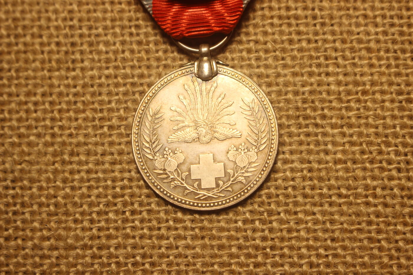 2026.4.11苏、日主题拍卖 赤十字特别社员章，大正至昭和早式样，银质，日常佩戴品相
