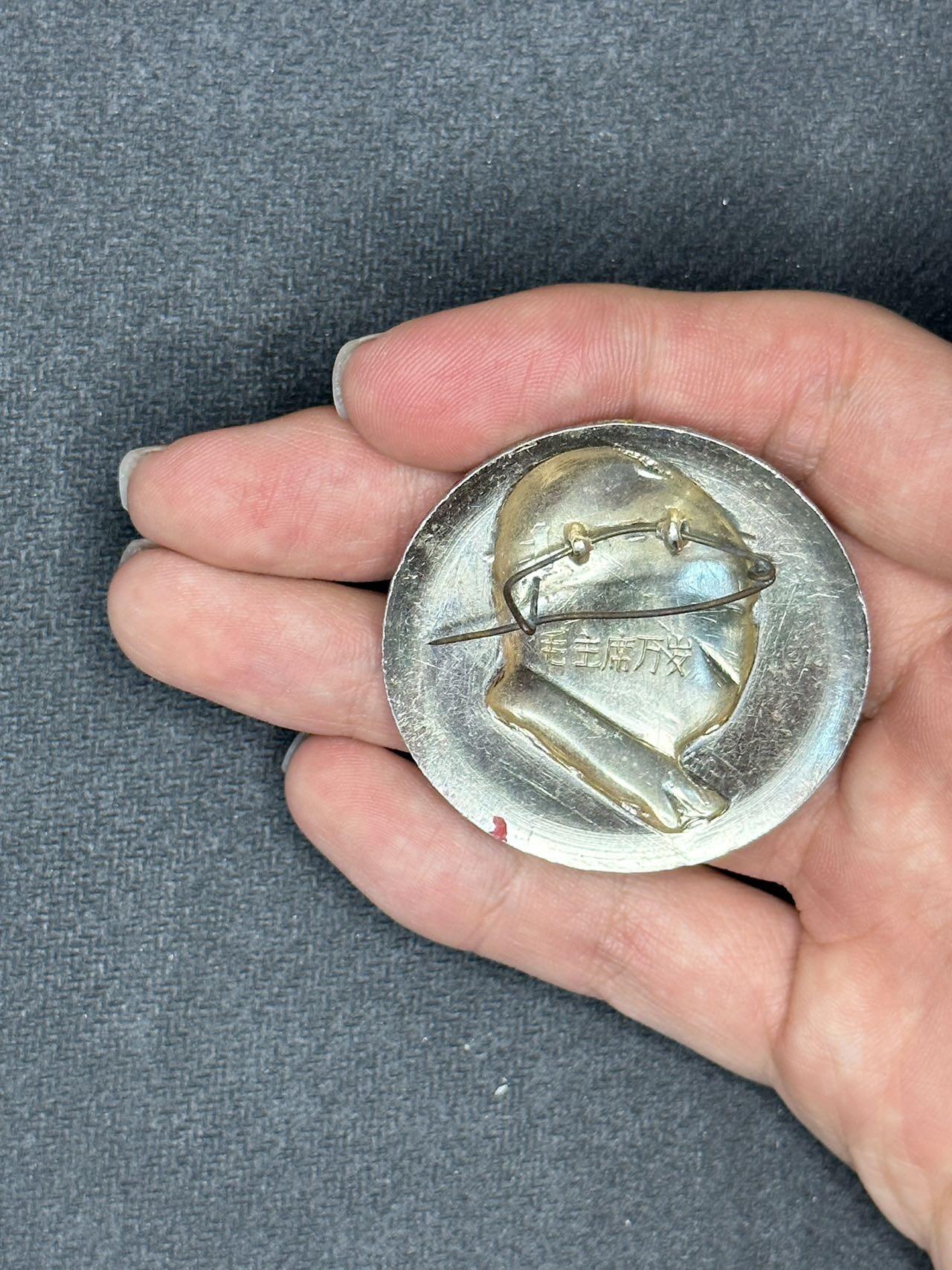 新时代收藏快速小拍 拍卖本周一线所得新货 4月10日场 伟人像章，头像特殊