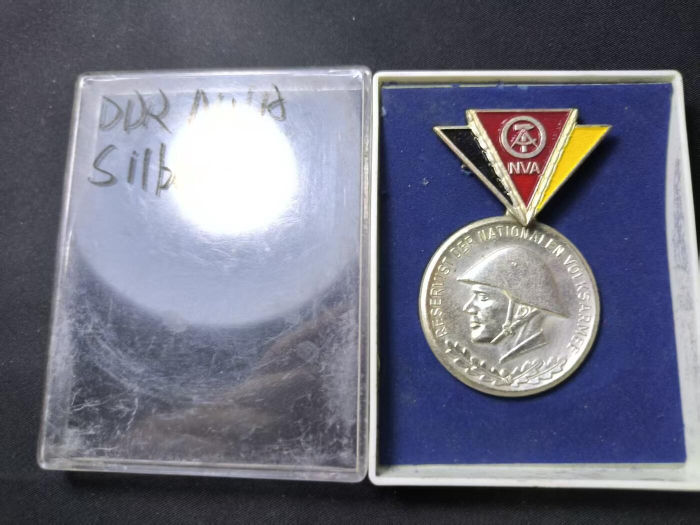 云宸嘉赏-勋臻佳藏四月精品甄选场次（低佣 一元一手） 民主德国人民军银级预备役军官奖章 早期版带盒