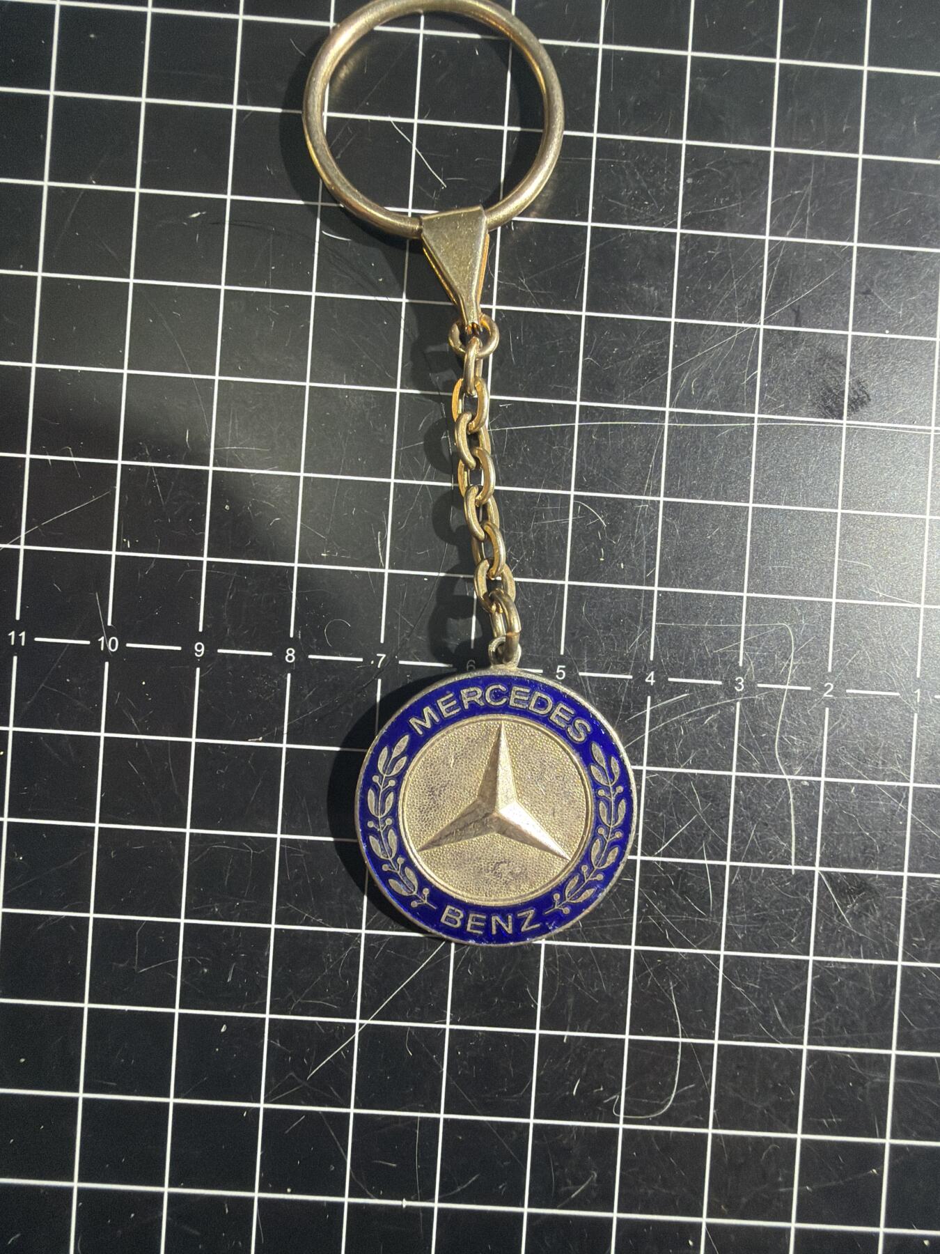 古冰库章牌勋赏收藏0起拍卖 老奔驰车标挂件徽章，车主买车一人一个