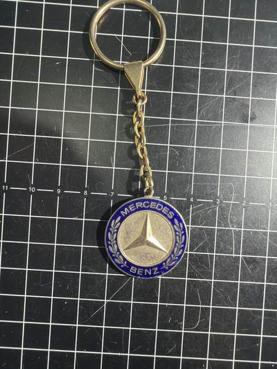 古冰库章牌勋赏收藏0起拍卖 - 老奔驰车标挂件徽章，车主买车一人一个