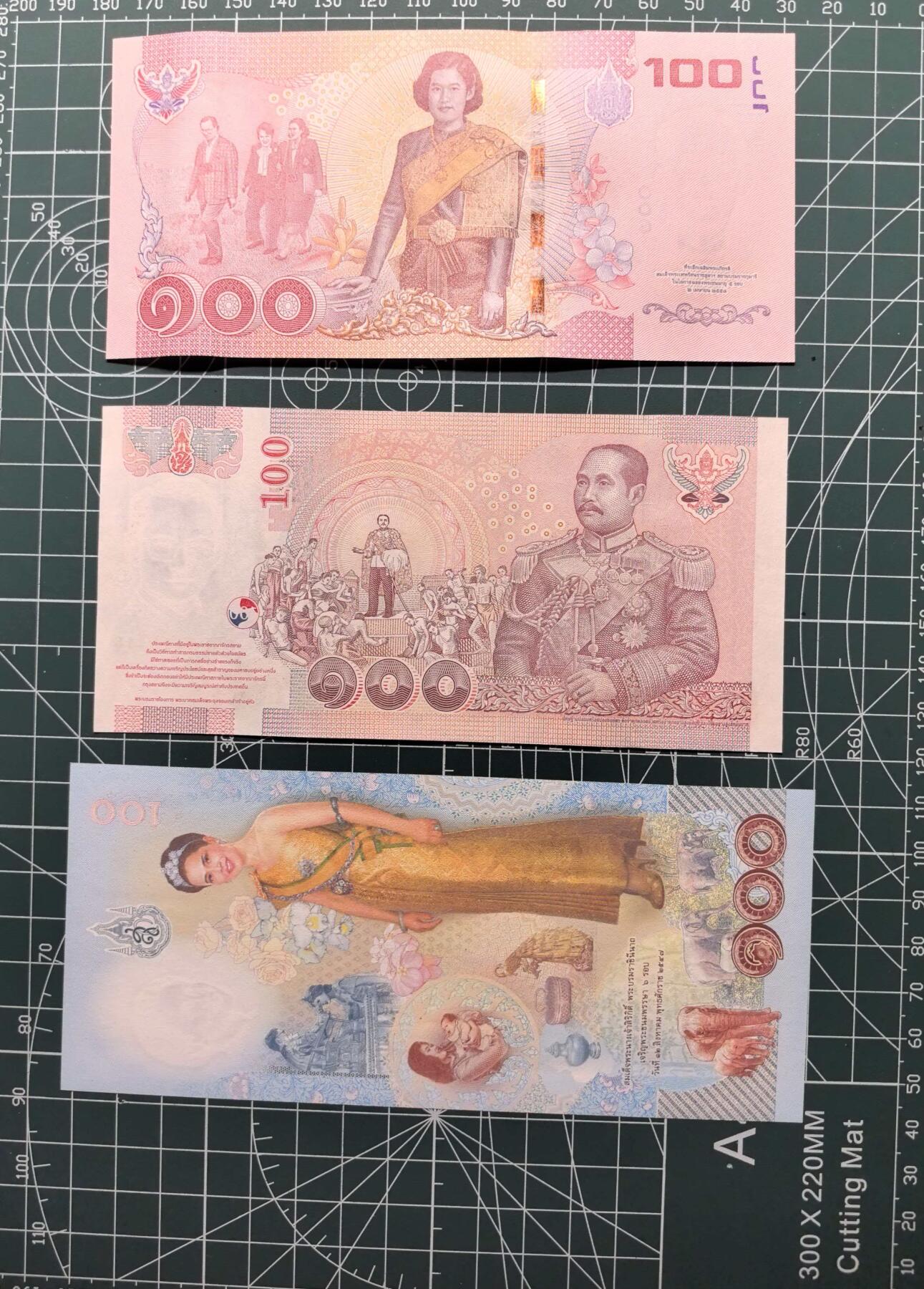 《外钞收藏家》第六百二十五期（精选场）（长期征集拍品、欢迎藏友们联系合作） 泰国三个版本100泰铢 3张一起 全新UNC