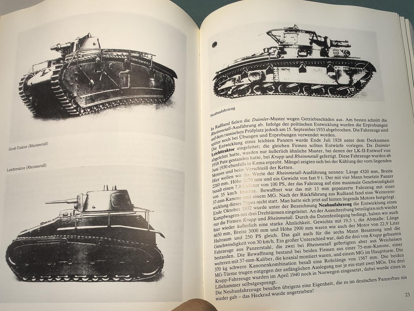 盛世勋华——号角文化勋章邮票专场拍卖第313期 德文军事历史文献  《二战德国陆军装备的秘密武器》 权威图鉴类书籍 详细记录了1933至1945年间德军列装的所有制式装备及绝密研发项目 厚达560页