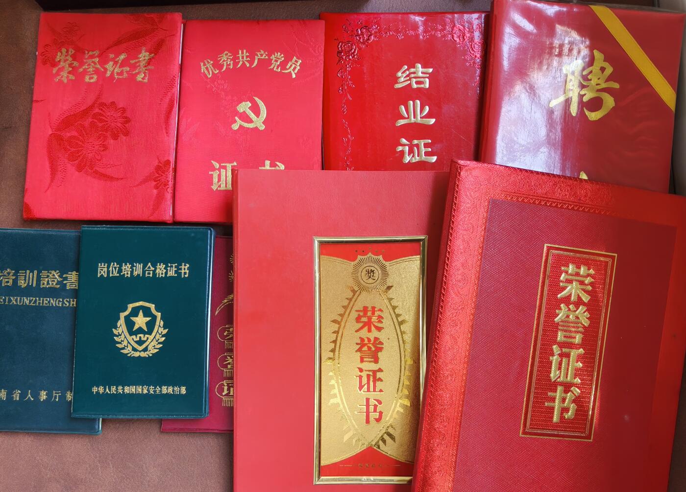 蜀地medal 2026春季精品专场 第5场 已作废仅供收藏 奖状 副处级高级老克格勃的一大套证书 非常罕见