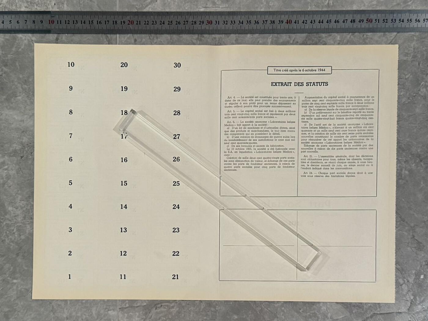 上世纪初国外股票金融票证限时拍，全场包邮0佣金，第260409期   【乾奕收藏】比利时Laboratoires belges Medica Ets Pharmaceutiques A.-J. Bertrand and Cie医药公司股票，1944年10月6日发行，编号1429，壹股，附完整息票，红底花纹防伪设计，附带公司注册信息和两位管理人员手签，右侧附联完整，适合老证券、股票、历史资料收藏