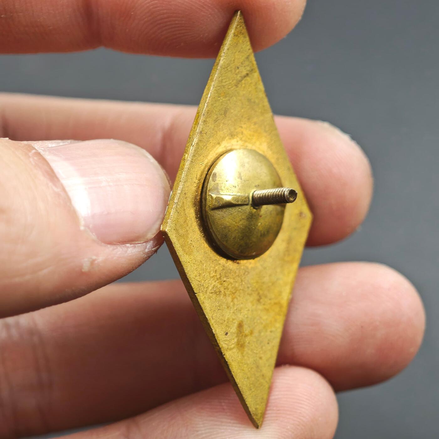 4月8日结束，成斌徽章钱币专场 极品品相 前苏联马列主义大学毕业校徽 很少见的品种