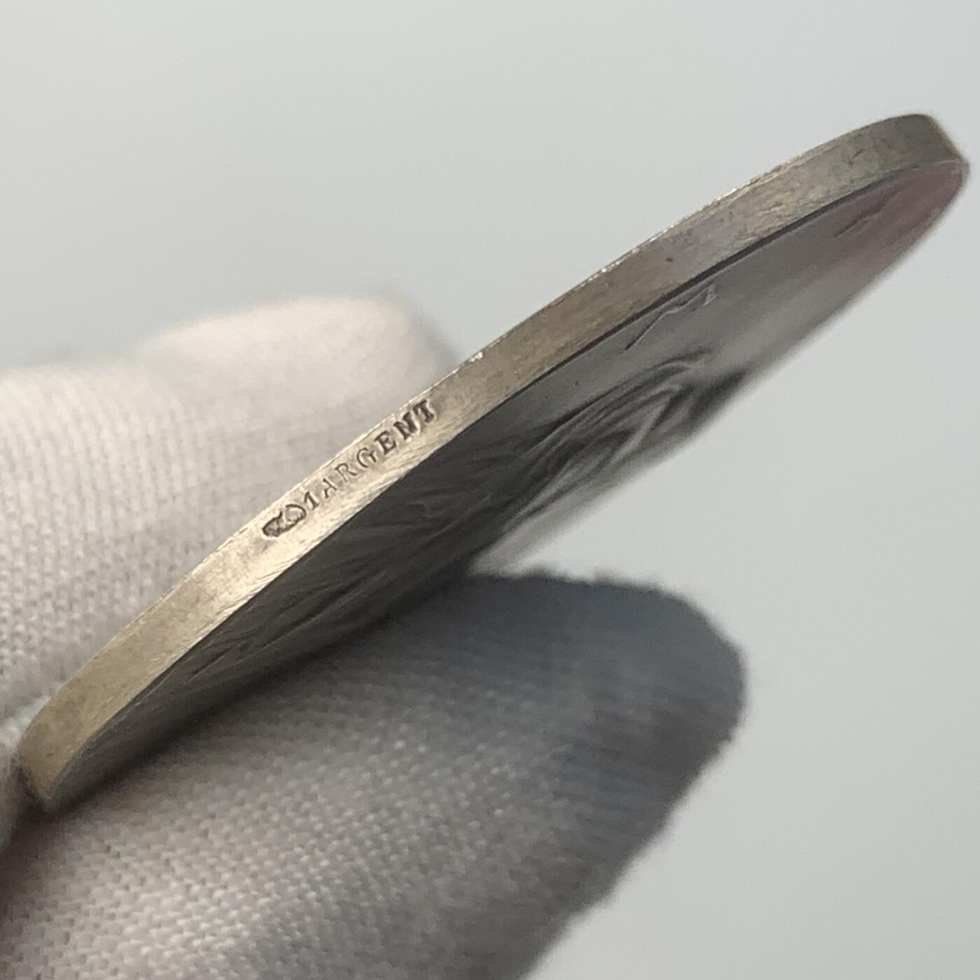 掌中浮雕-藏着的欧洲第057场 法国母爱银章，37mm，22.9g， 章牌大师奥斯卡.罗蒂Oscar Roty（1846-1911）作品，未刻字，有合适盒子（无法确定是否原盒）