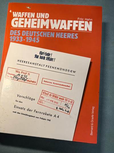 盛世勋华——号角文化勋章邮票专场拍卖第313期 - 德文军事历史文献  《二战德国陆军装备的秘密武器》 权威图鉴类书籍 详细记录了1933至1945年间德军列装的所有制式装备及绝密研发项目 厚达560页