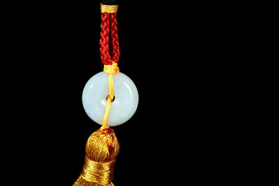 上海都达杂项专场102【全场包邮】  天然冰糯种翡翠（A货）平安扣流苏车挂 附鉴定证书96-58