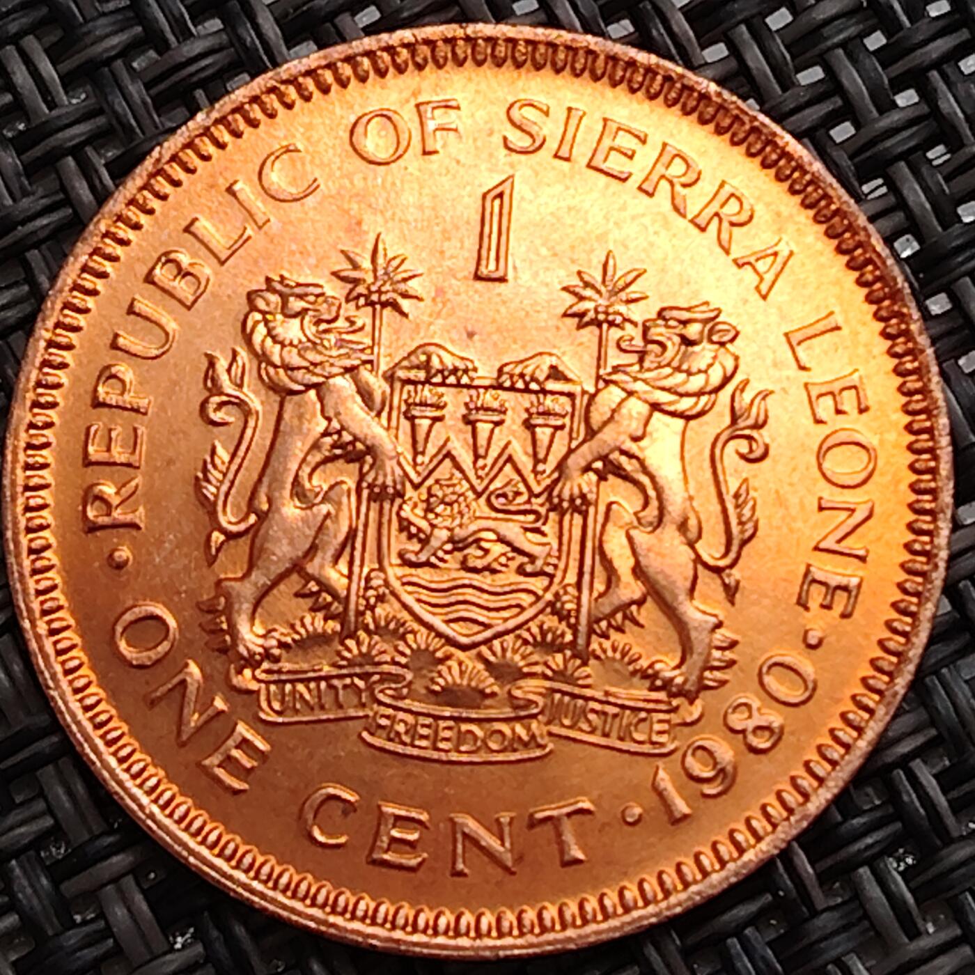 布加迪🐬～世界钱币(上海)🌾第 288 期 /  各国套币和散币 塞拉利昂🇸🇱 1980年 1分 原光好品