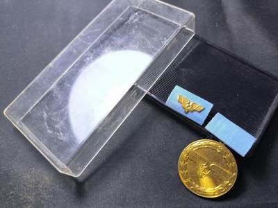 云宸嘉赏-勋臻佳藏四月精品甄选场次（低佣 一元一手） - 民主德国DDR 国铁（国有铁路）金级忠诚服务奖章 全套带盒略 实体挂做工精美