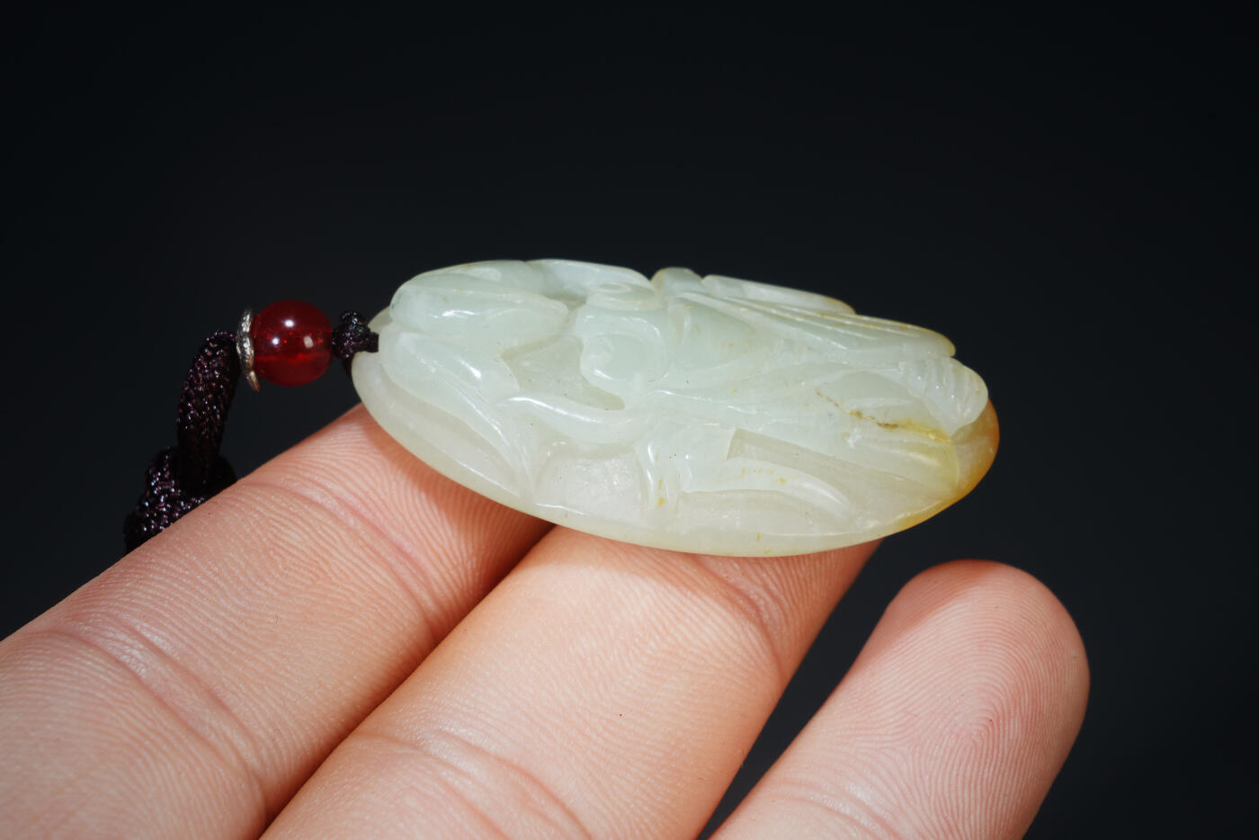 上海都达杂项专场六十九【全场包邮】 天然和田玉精雕《一鸣惊人》挂件 附鉴定证书96-34