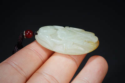 上海都达杂项专场102【全场包邮】  天然和田玉精雕《一鸣惊人》挂件 附鉴定证书96-34