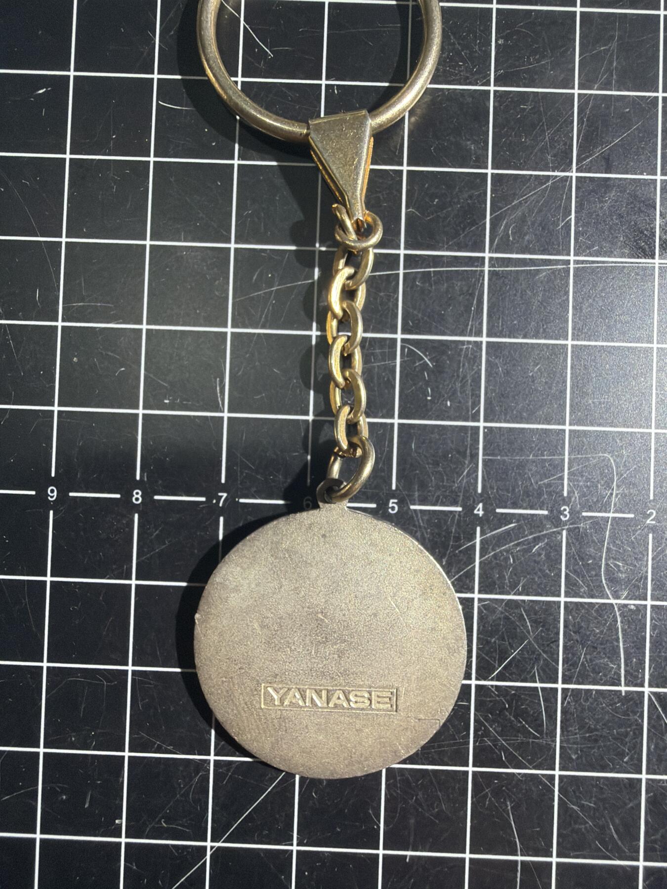 古冰库章牌勋赏收藏0起拍卖 老奔驰车标挂件徽章，车主买车一人一个