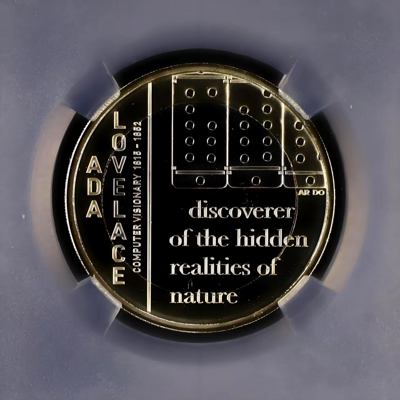 长老汇马年精选第十六场拍卖 珍惜！错版无A  英国2023年 数学家阿达洛芙莱斯 2英镑双色纪念币 TQG MS68PL，镜面质感，错版极其稀少，市面不可见，不可多得的珍惜收藏品