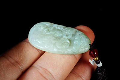 上海都达杂项专场102【全场包邮】  天然和田玉精雕《扭转乾坤》挂件 96-39