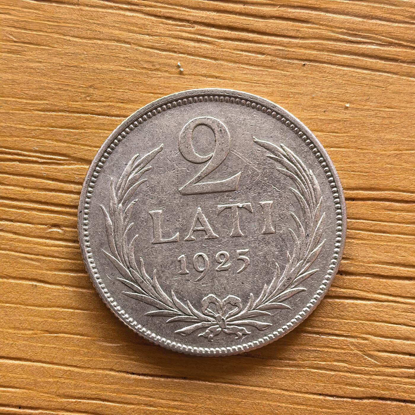 道一币馆币章第一百七十三场 拉脱维亚1925年盾徽2拉特银币  10hg 835s