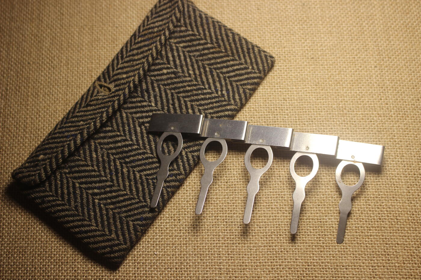 2026.4.11苏、日主题拍卖 五联挂架，钢质，近库存品相